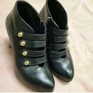 Women booties size 6